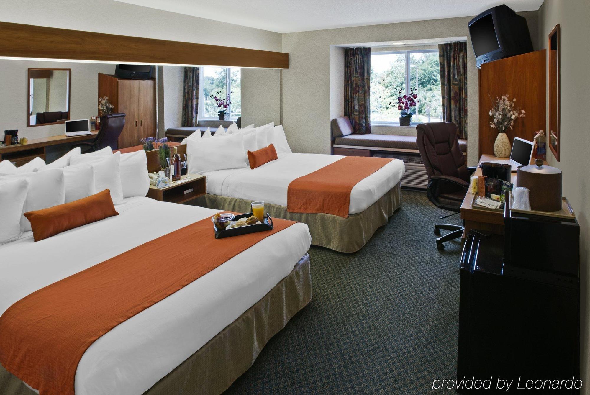 Microtel Inn & Suites By Wyndham Брунсуик Стая снимка