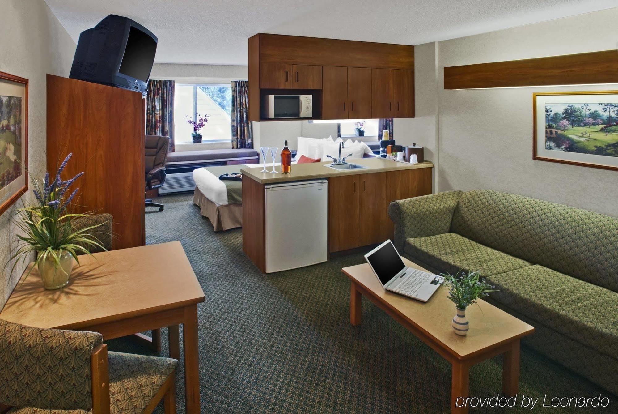 Microtel Inn & Suites By Wyndham Брунсуик Стая снимка
