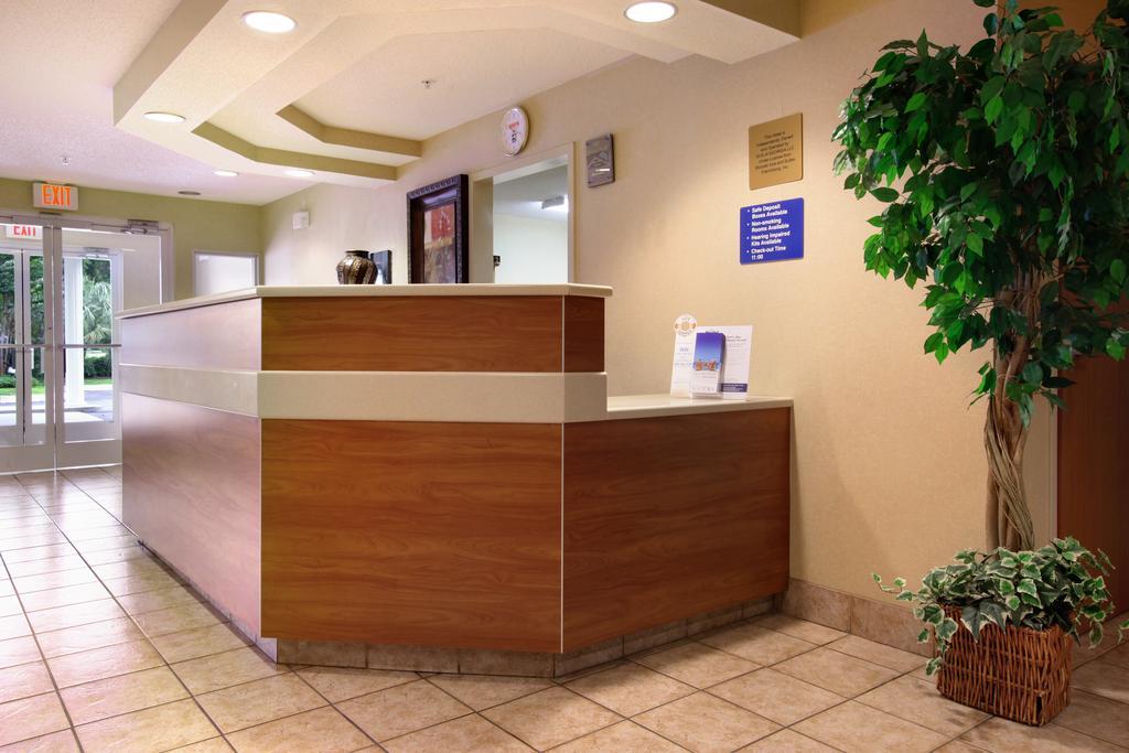 Microtel Inn & Suites By Wyndham Брунсуик Интериор снимка
