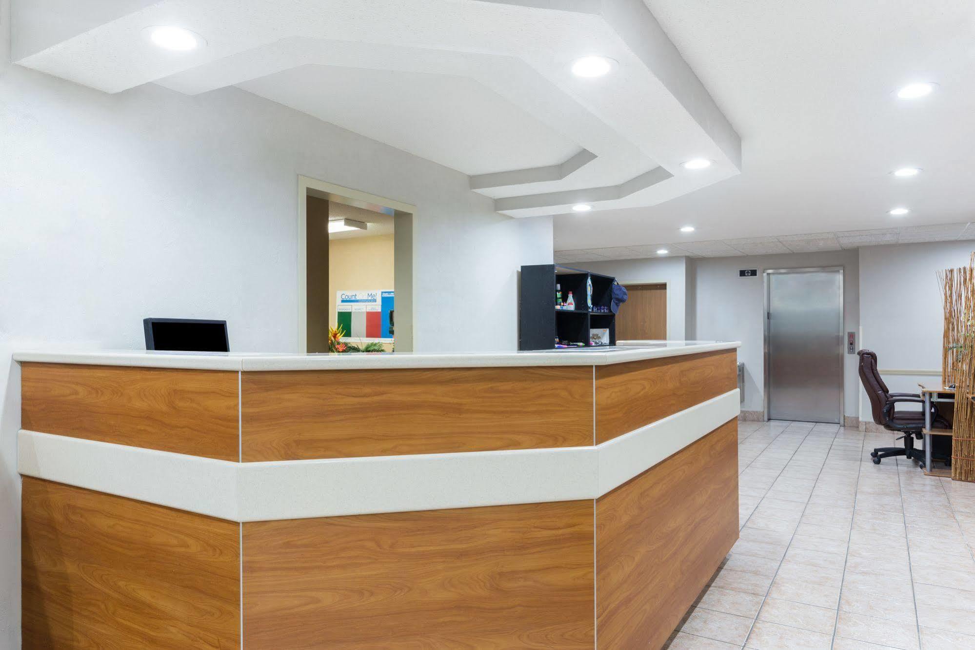 Microtel Inn & Suites By Wyndham Брунсуик Екстериор снимка
